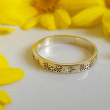 Floral wedding band, Unique wedding band for women, daisy wedding ring, Gold wedding ring for women, 14k gold flower ring