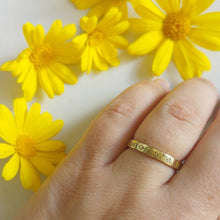 Floral wedding band, Unique wedding band for women, daisy wedding ring, Gold wedding ring for women, 14k gold flower ring