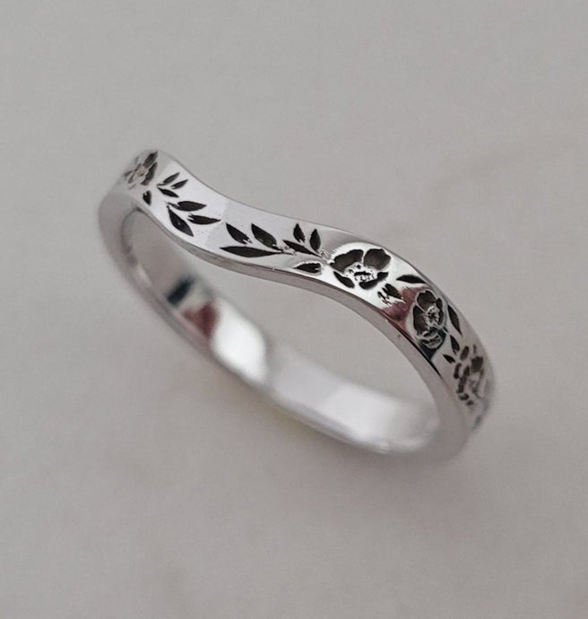 Curved thin floral wedding band, vintage style floral ring for women
