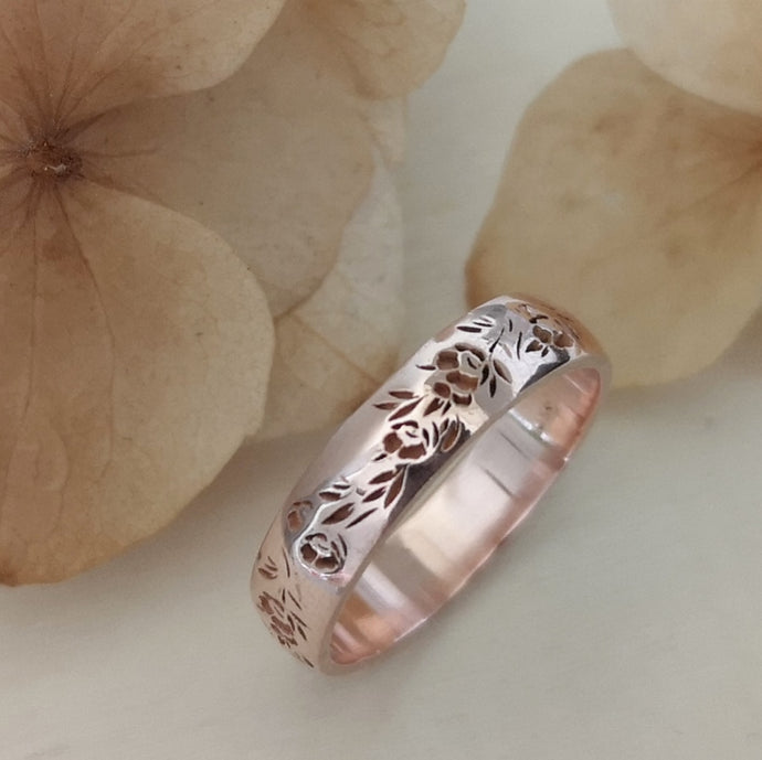 Floral wedding band, 14k gold vintage style floral ring