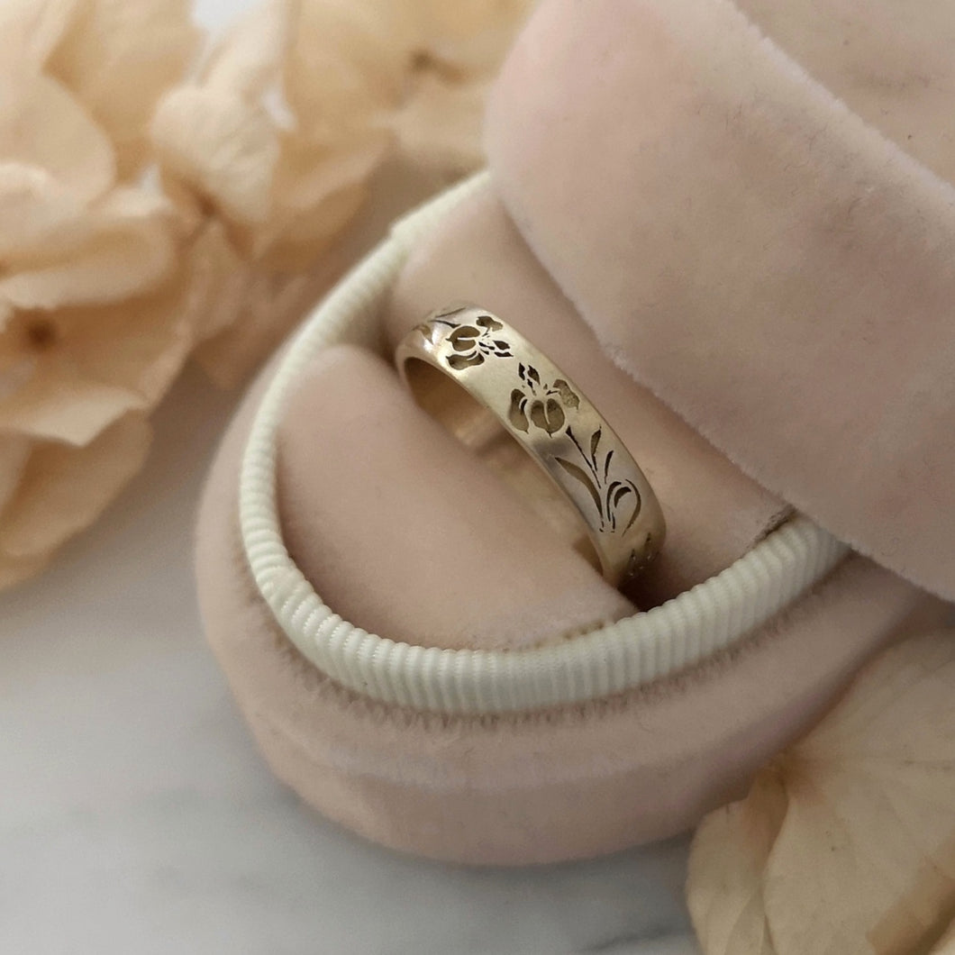 Iris flower wedding band, 14k gold vintage style floral ring