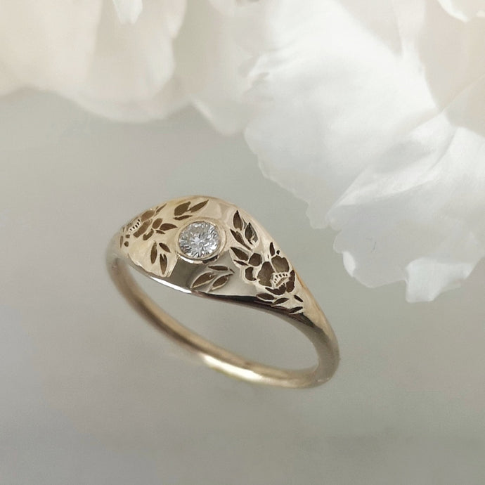 Gold flower signet ring, vintage style wide floral ring for women, Unique Gold wedding ring, 14k gold wedding band, flower wedding band