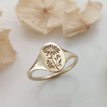 Daisy signet ring, 14k gold oval flower signet