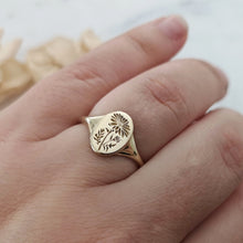 Daisy signet ring, 14k gold oval flower signet
