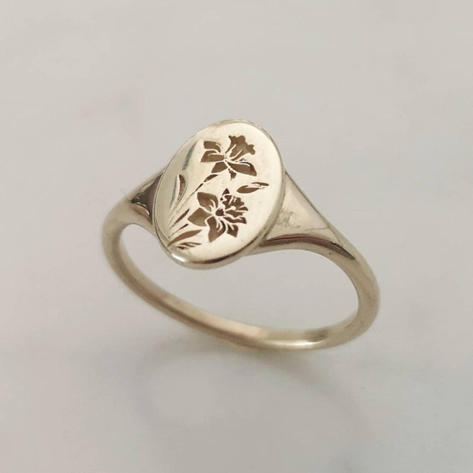 Daffodils signet ring, 14k gold birth flower oval signet