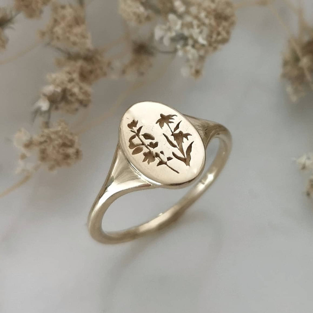 Wild flowers signet ring, 14k gold oval flower signet