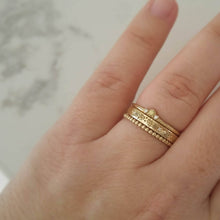 Floral wedding band set, Unique wedding band for women, daisy wedding ring, Gold stacking rings for women, 14k gold delicate stacking set