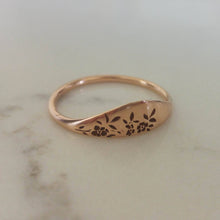 Rose gold stacking ring set, flower ring, delicate bridal ring set, Unique wedding ring, 14k gold wedding band, flower wedding band