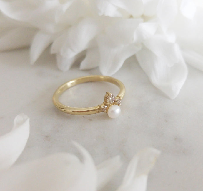 Pearls and diamonds cluster ring, alternative engagement ring, 14K gold dainty pearl ring, delicate pearl ring, alternative engagement ring