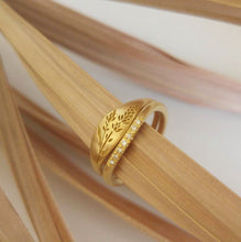 Lavender signet ring, Unique 14k Gold wedding ring set, flower wedding band