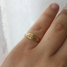 Gold flower signet ring, 14k gold lavender flower ring, flower wedding band, Mother's day gift , personalized Valentine's day gift