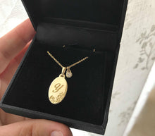 Monogram flower necklace, vintage style oval pendant, personalized pendant, birthstone charm necklace, personalized Valentine's day gift