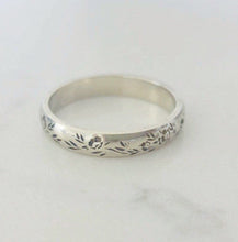 Flower wedding band, vintage style floral ring for women , personalized Valentine's day gift