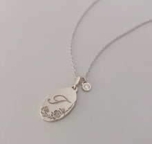 Monogram flower necklace, vintage style oval pendant, unique personalized pendant, floral engraving necklace, birthstone charm necklace