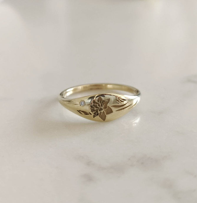 Daffodil signet ring, 14k gold floral wedding band