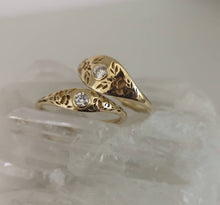 Gold flower signet ring, vintage style wide floral ring for women, Unique Gold wedding ring, 14k gold wedding band, flower wedding band