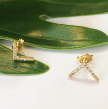 Gold V stud earrings, gold chevron studs, 14k gold V stud earrings, Women diamond earrings, geometric earrings, Gold geo studs