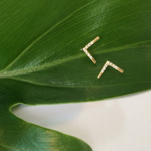 Gold V stud earrings, gold chevron studs, 14k gold V stud earrings, Women diamond earrings, geometric earrings, Gold geo studs