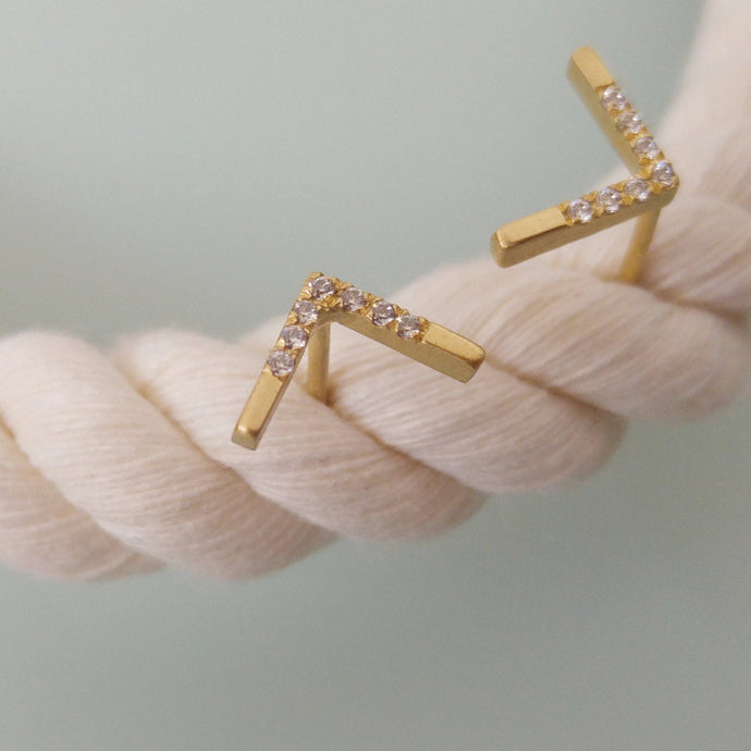 Gold V stud earrings, gold chevron studs, 14k gold V stud earrings, Women diamond earrings, geometric earrings, Gold geo studs