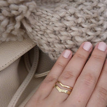 Womens wedding ring set, Unique wedding bands, Vintage style wedding ring, 14k gold leaves wedding rings set, thin v ring, wedding band set
