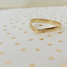 Gold V ring, Womens wedding ring, Unique wedding band, Vintage style wedding ring, gold leaves wedding band, 14k gold leaves wedding ring