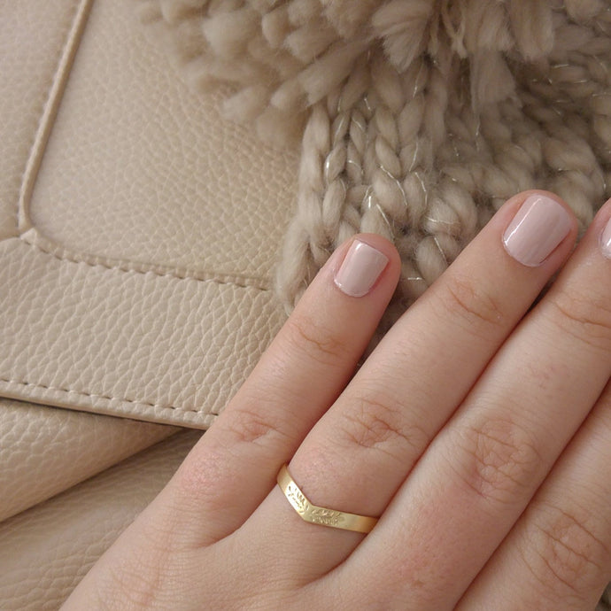 Gold V ring, Womens wedding ring, Unique wedding band, Vintage style wedding ring, gold leaves wedding band, 14k gold leaves wedding ring