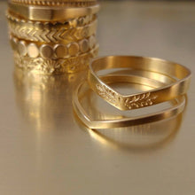 Womens wedding ring set, Unique wedding bands, Vintage style wedding ring, 14k gold leaves wedding rings set, thin v ring, wedding band set
